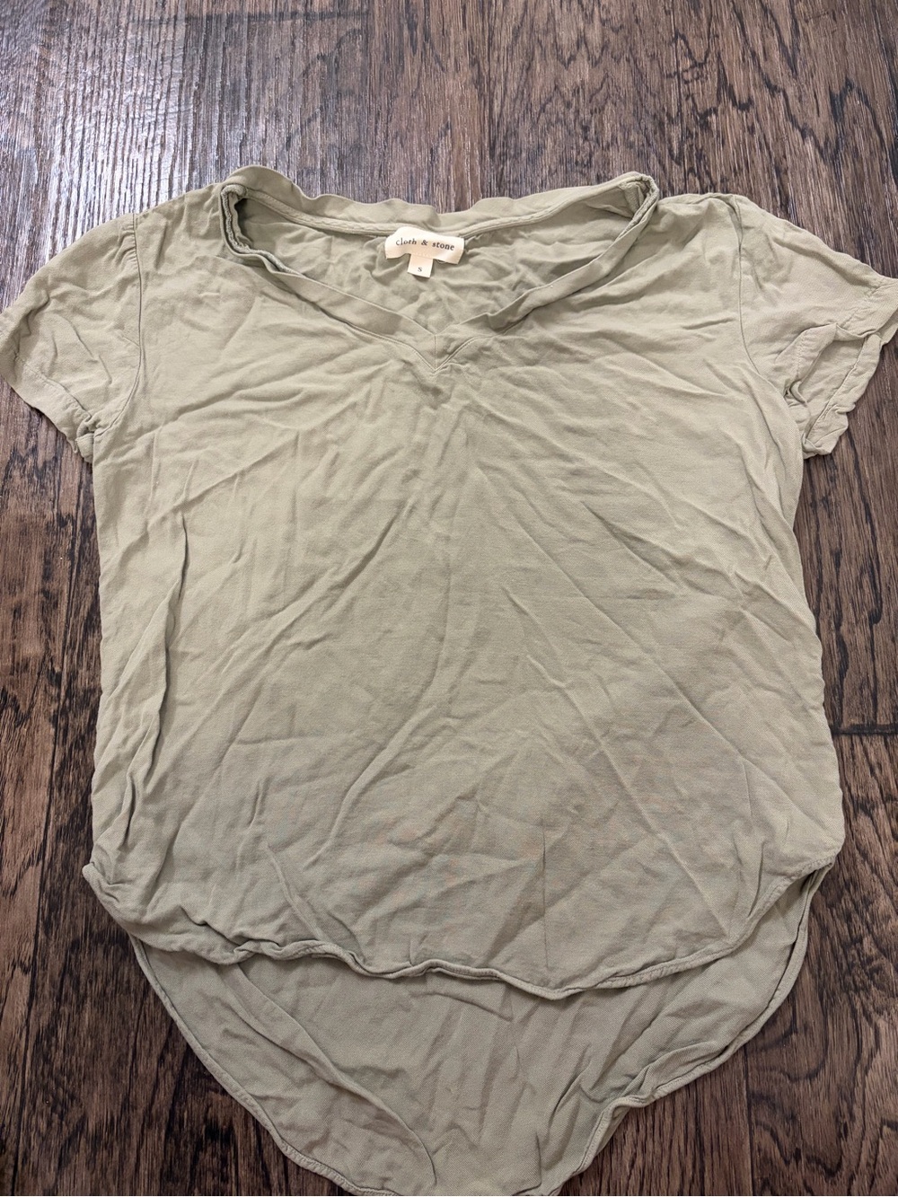 cloth & stone olive green V-neck short sleeve tee